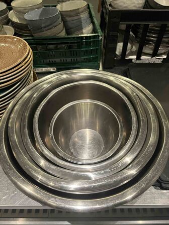 13 stk. Skåle i metal