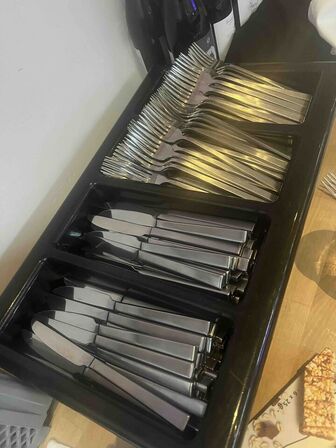 Diverse bestikbakker (uden bestik)