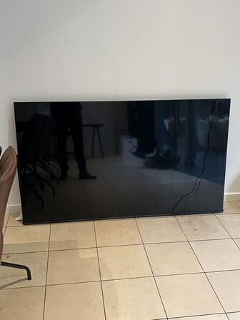 65" tvskærm med vægbeslag og fjernbetjening - HISENSE DOLBY VISION