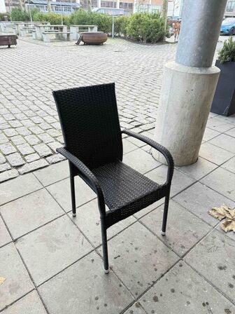 7 stk. udendørsborde og 45 stole