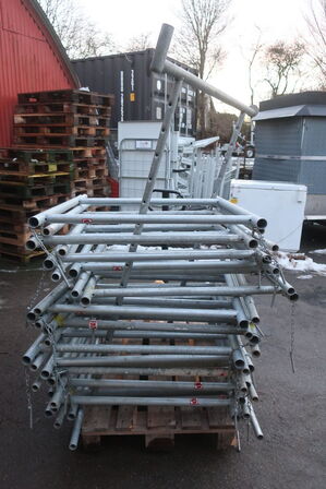 Palle med stillads forhøjer JUMBO 