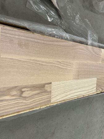 BYGGEMATERIALER, RESTGULVE, 2 SORTERINGS PANELER