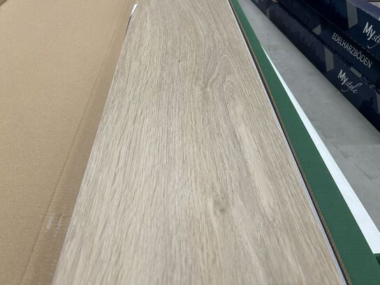 Novego Plus laminatgulv 9,8m2