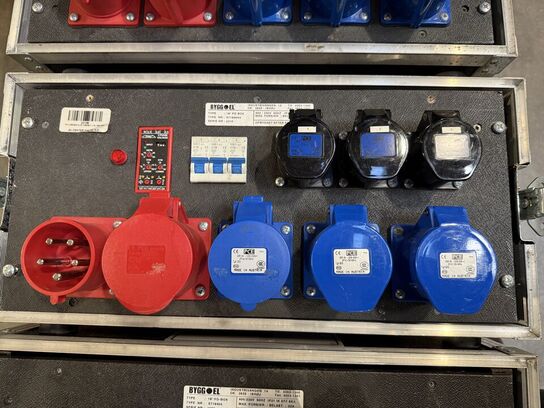 PDU CEE 32/3 > 3xCEE 32/1 + 3xCEE 16/1