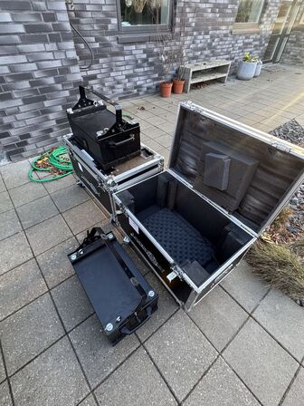 2 stk. Lasere LASERWORLD RS-5200 RGB inkl. flightcase