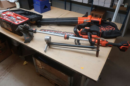 3 stk. havemaskiner BLACK & DECKER, pumpe og værktøjskasse