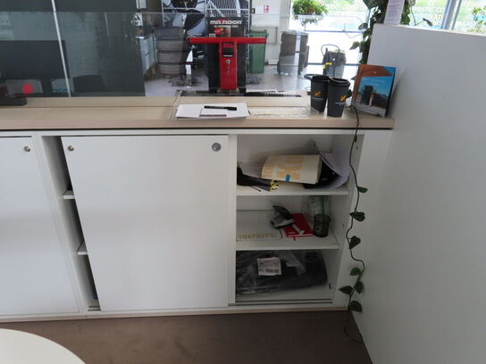Skrivebord inkl. 2 stk. Stole, m.v.