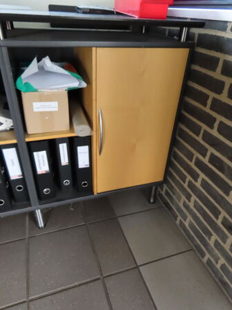 Reol uden indhold