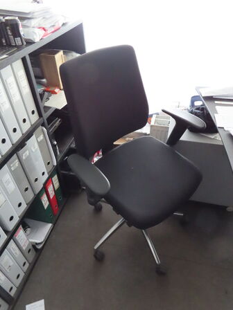 Skrivebord inkl. Stol