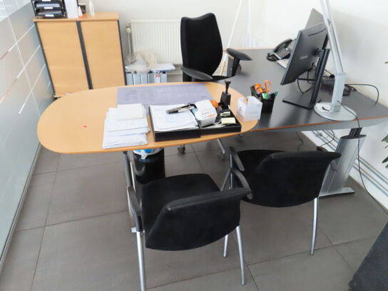 Skrivebord inkl. 2 stk. Stole, m.v.