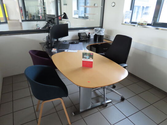 Automobilhuset Randers A/S Del 4 *Kontorer - Udstillingsmøbler - M.V*
