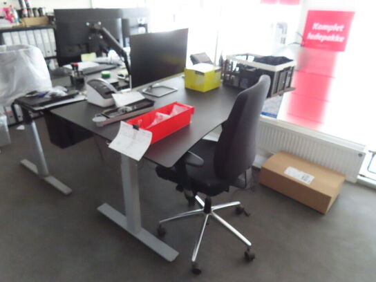 Skrivebord inkl. Stol