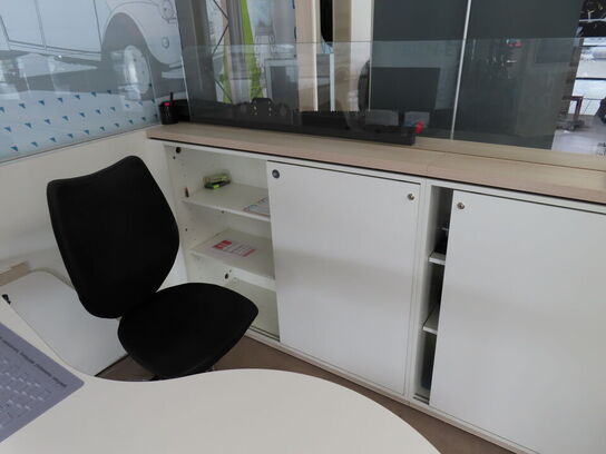 Skrivebord inkl. 2 stk. Stole, m.v.
