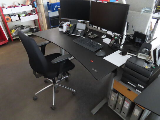 Skrivebord inkl. Stol