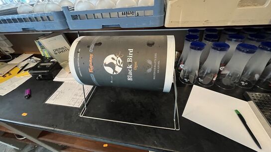 Tøm Indhold  I Bardisk: Glas, Tombola, Øl  Klokke m.m.