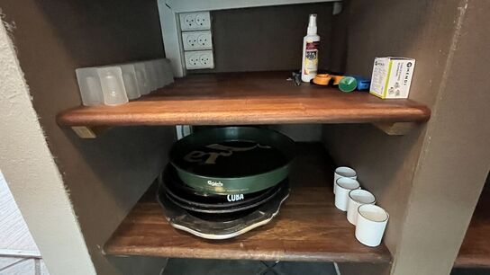 Tøm Indhold  I Bardisk: Glas, Tombola, Øl  Klokke m.m.