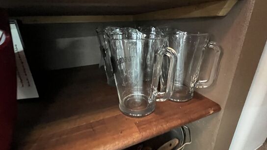 Tøm Indhold  I Bardisk: Glas, Tombola, Øl  Klokke m.m.