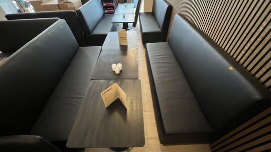 2 Stk  3 Pers. Sofa Moduler + 3 Borde 