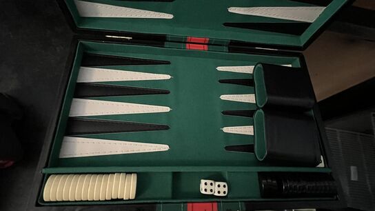 Raflesæt m. Raflebakke, Backgammon