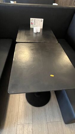 2 Stk  2 Pers. Sofa Moduler + 2 Borde