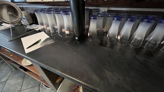 Tøm Indhold  I Bardisk: Glas, Tombola, Øl  Klokke m.m.