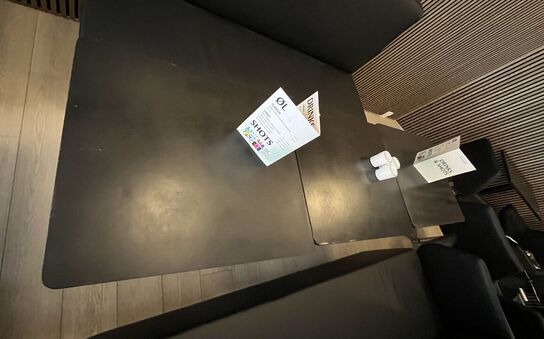 2 Stk  3 Pers. Sofa Moduler + 3 Borde 