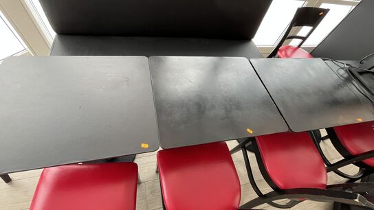 1 Stk  3 Pers. Sofa Modul, 3 Borde, 4 Stole