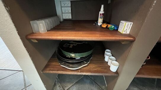 Tøm Indhold  I Bardisk: Glas, Tombola, Øl  Klokke m.m.