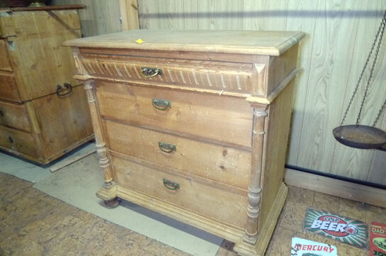 Kommode i træ ca. 80x60xH90cm