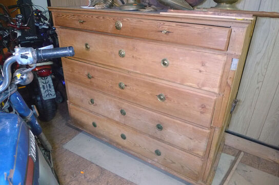 Kommode i træ ca. 110x55xH110cm