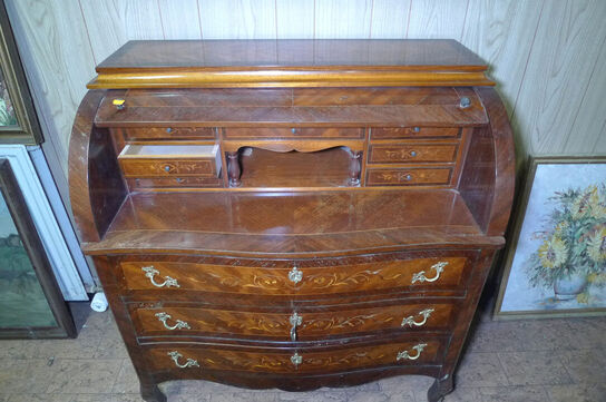 12 stk. møbler, sofa med ny stofrulle til ombetrækning