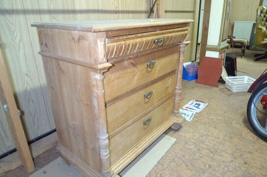 Kommode i træ ca. 80x60xH90cm