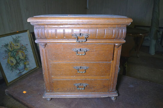 12 stk. møbler, sofa med ny stofrulle til ombetrækning