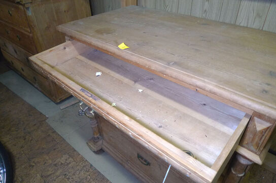 Kommode i træ ca. 80x60xH90cm