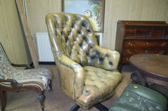 12 stk. møbler, sofa med ny stofrulle til ombetrækning