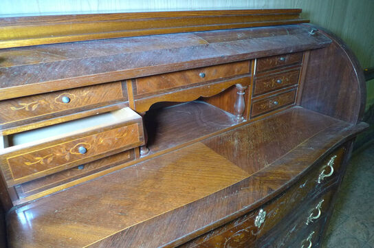 12 stk. møbler, sofa med ny stofrulle til ombetrækning