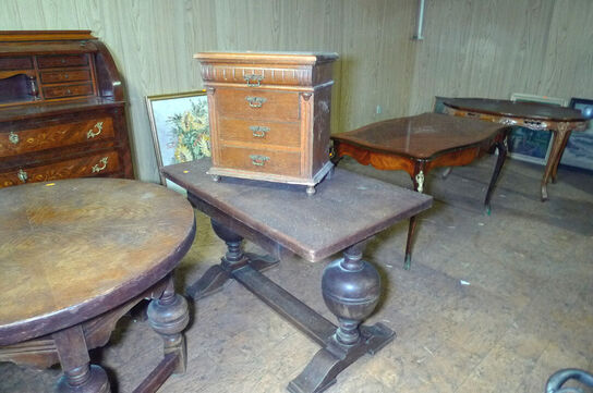 12 stk. møbler, sofa med ny stofrulle til ombetrækning