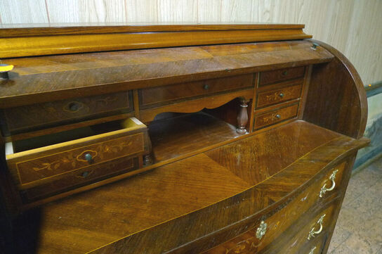 12 stk. møbler, sofa med ny stofrulle til ombetrækning