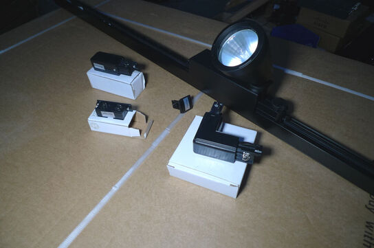 230V lysskinne 300cm sort m/4 stk. lamper + monteringstilbehør