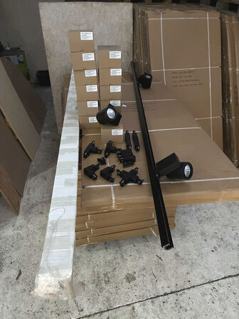 6 stk. 230V lysskinne 300cm sort m/12 stk. lamper + 13 dele monteringstilbehør