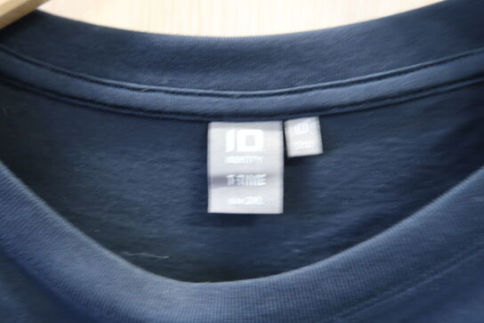 1 stk. T-shirt, 1 stk. Trøje str. 2XL ID Model: 600, 510