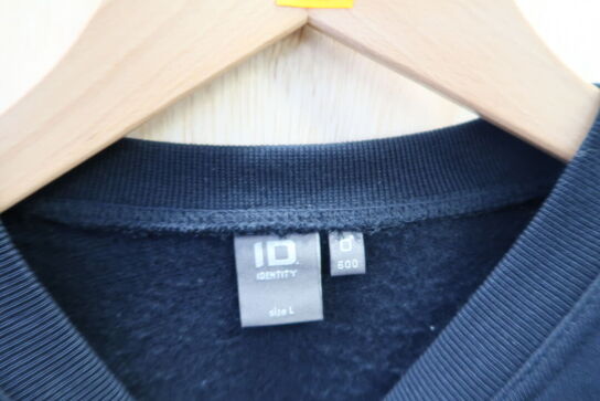 1 stk. Polotrøje, 1 stk. Trøje str. L ID Model: 527, 600