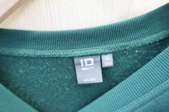 1 stk. T-shirt, 1 stk. Trøje str. 2XL ID Model: 600, 510