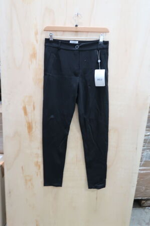 Habitbukser str. 38 CLAIREWOMAN Model: 19170061