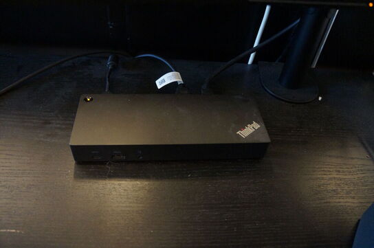 2 stk. skærme & Dock, m.v. LENOVO