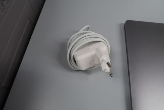 Apple MacBook Air 13" 2020 M1 - Refurbished