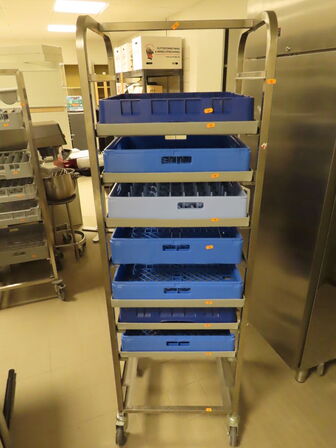 Stik/bakkevogn til opvaskebakker inkl bakker.