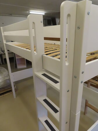 Børneseng, sofaseng, sadras og skrivebord halvhøj FLEXA