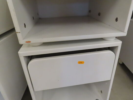 2 stk. Skuffemodul/sengebord, det en på hjul