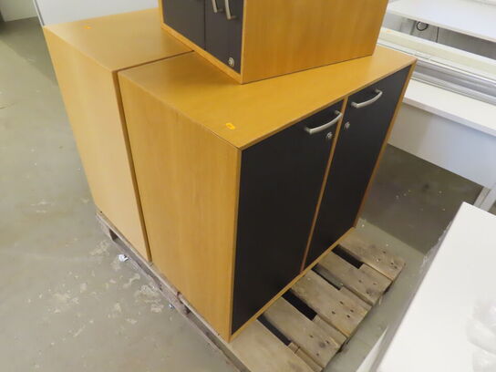 2 stk. Skabe og skuffemodul på hjul